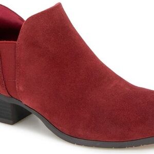 Kenneth Cole Reaction Burgundy Suede Ankle Booties